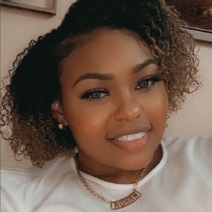 Meet your Posher, Kendra